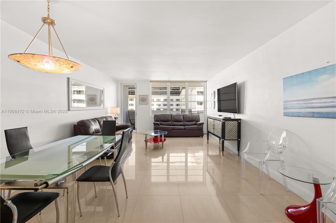 For Sale: $559,000 (1 beds, 1 baths, 820 Square Feet)