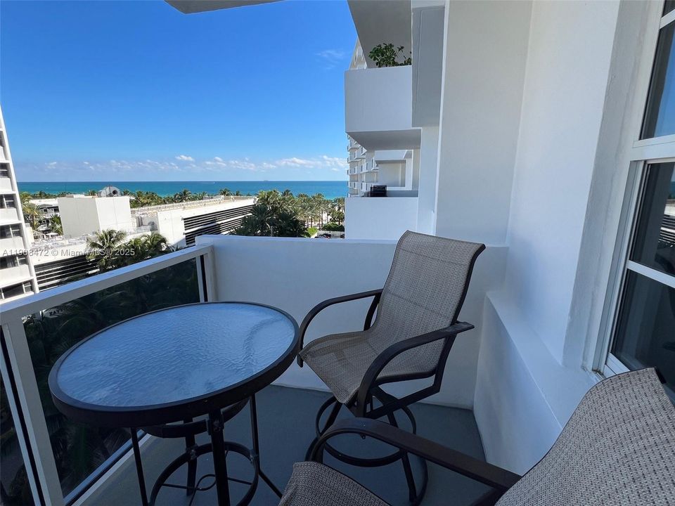 For Sale: $559,000 (1 beds, 1 baths, 820 Square Feet)