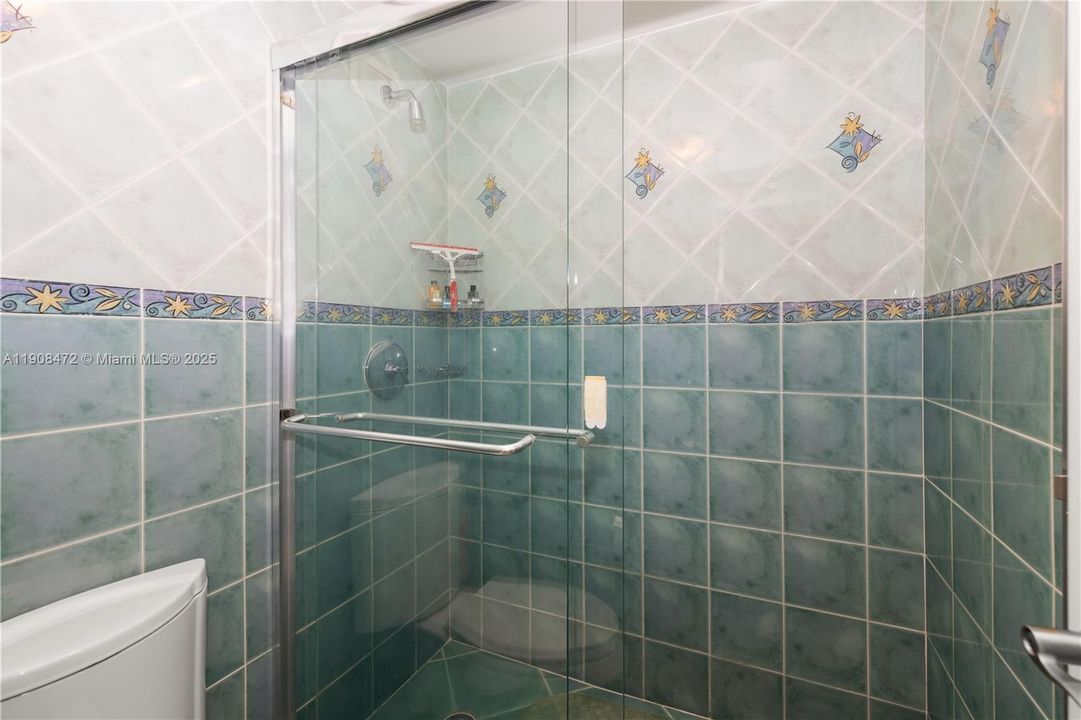 For Sale: $559,000 (1 beds, 1 baths, 820 Square Feet)