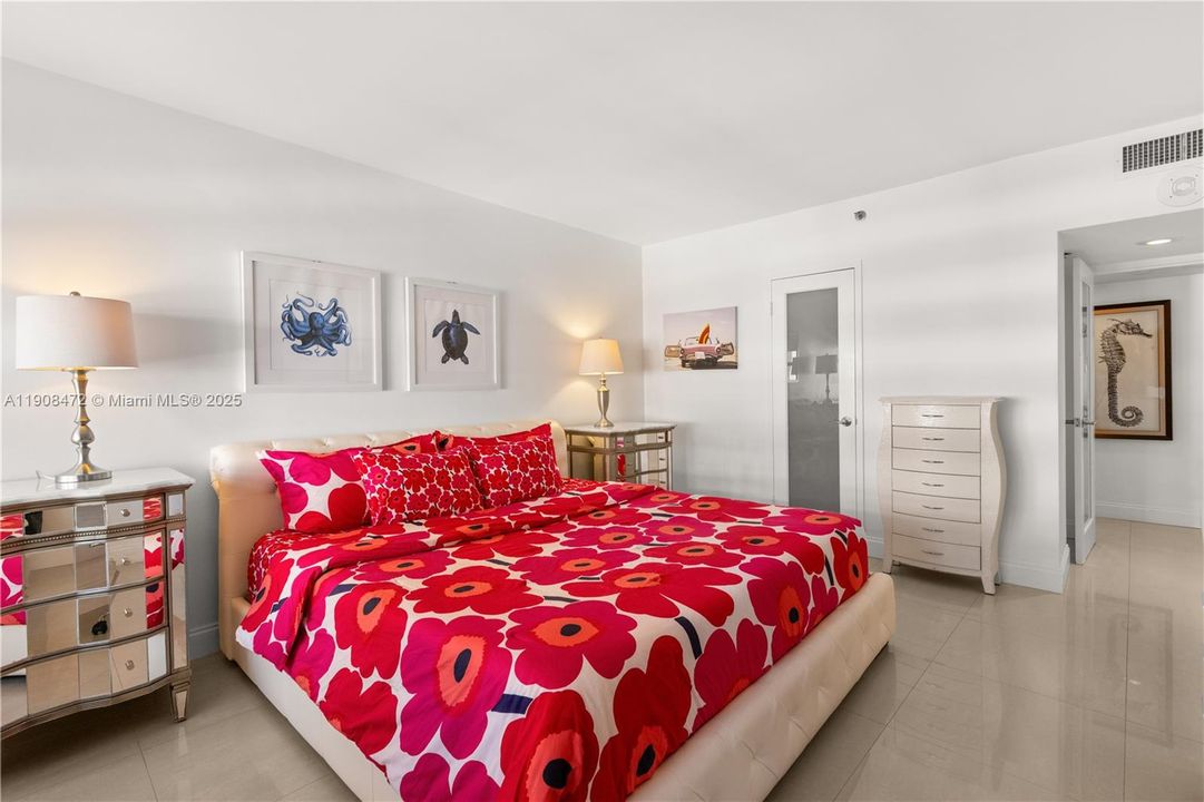 For Sale: $559,000 (1 beds, 1 baths, 820 Square Feet)