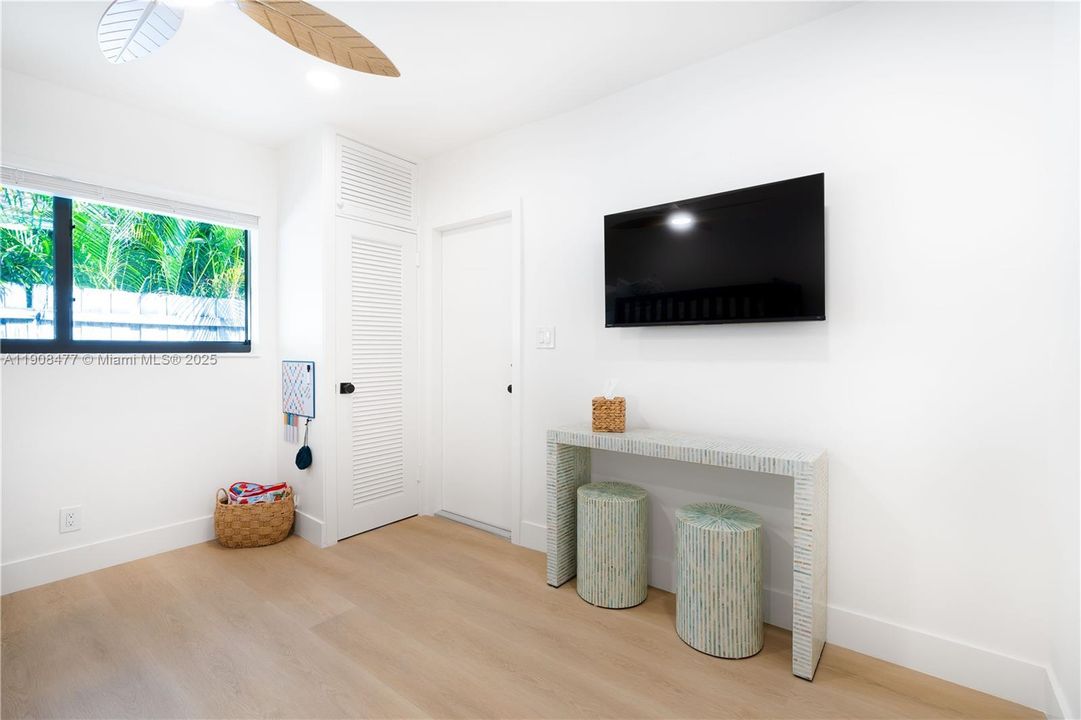 For Rent: $10,000 (3 beds, 2 baths, 1470 Square Feet)