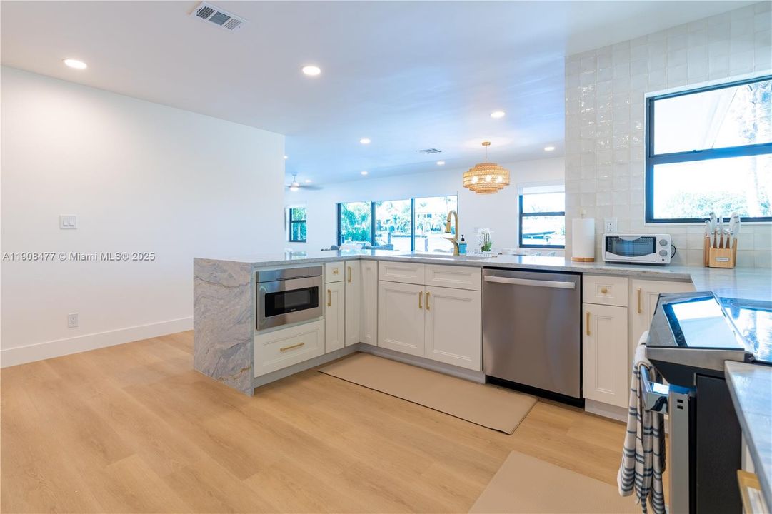 For Rent: $10,000 (3 beds, 2 baths, 1470 Square Feet)