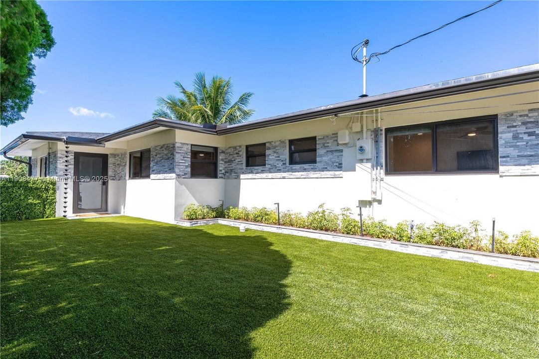 For Rent: $10,000 (3 beds, 2 baths, 1470 Square Feet)