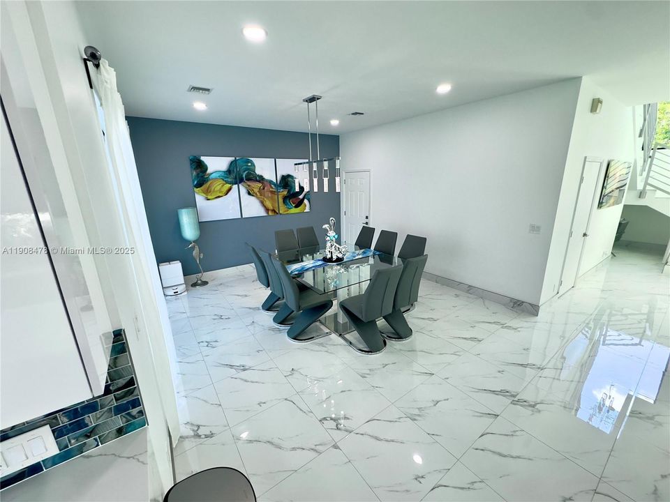 Active With Contract: $5,590 (3 beds, 3 baths, 2400 Square Feet)