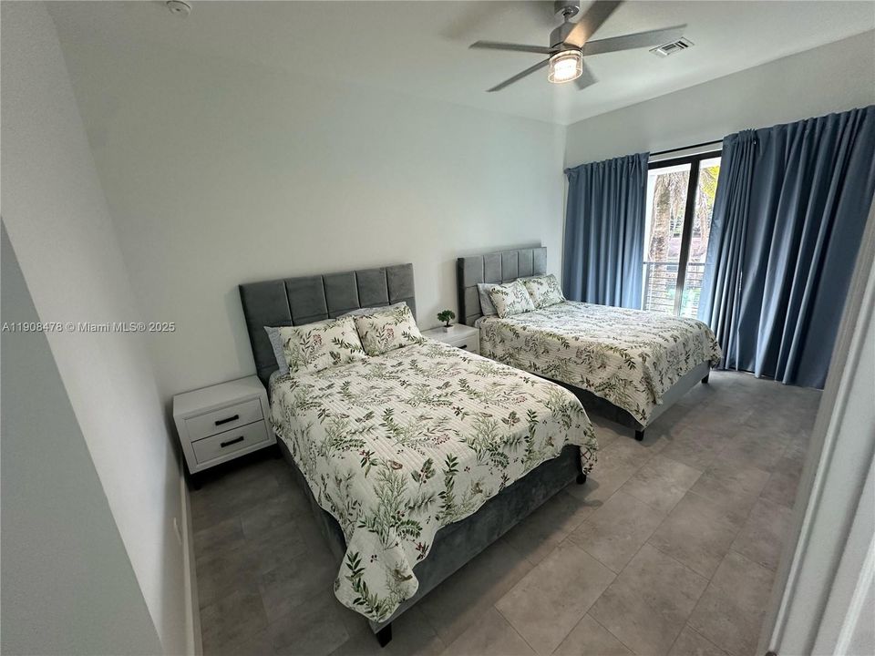 Active With Contract: $5,590 (3 beds, 3 baths, 2400 Square Feet)