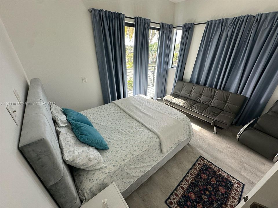 Active With Contract: $5,590 (3 beds, 3 baths, 2400 Square Feet)