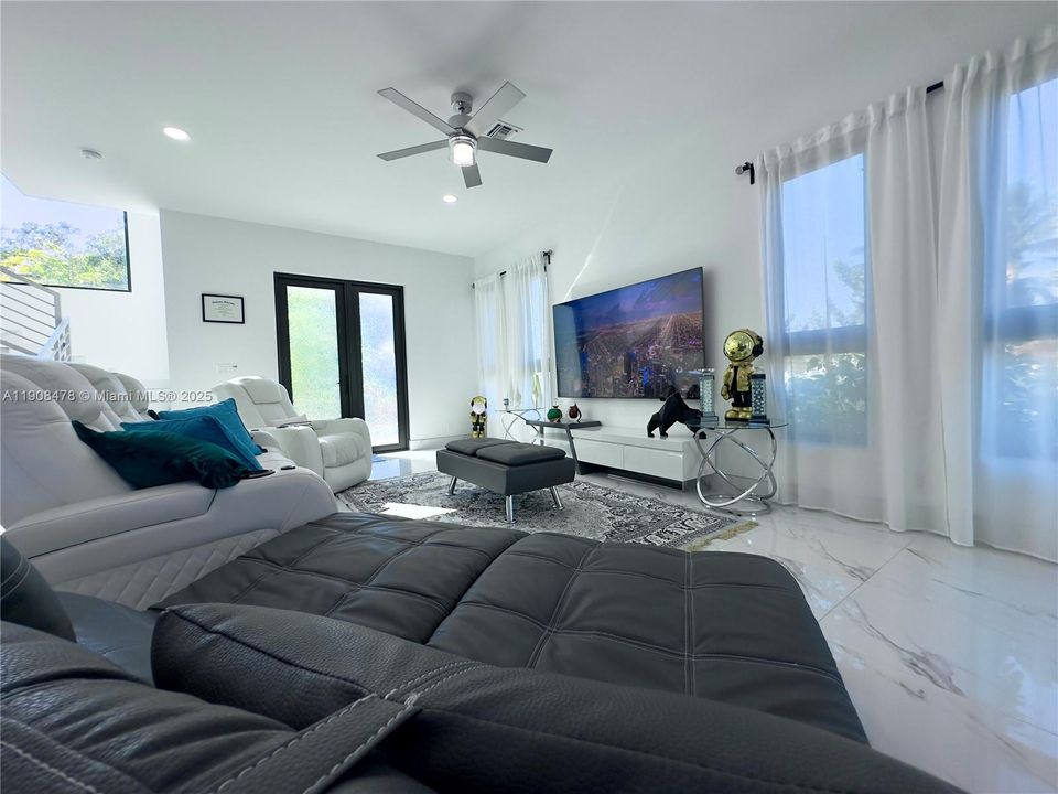 Active With Contract: $5,590 (3 beds, 3 baths, 2400 Square Feet)