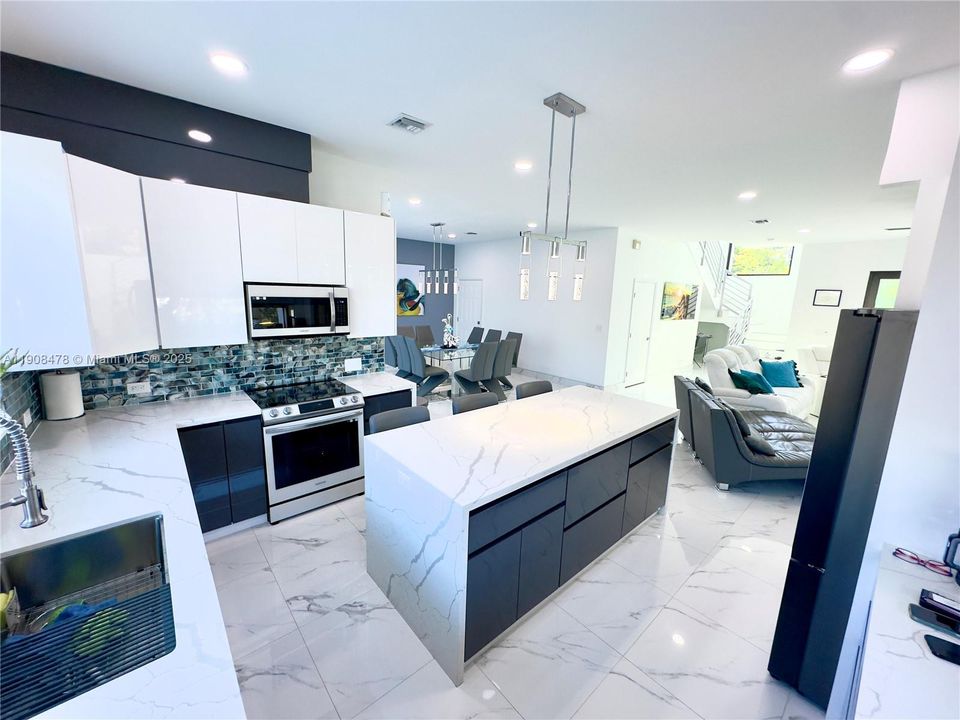 Active With Contract: $5,590 (3 beds, 3 baths, 2400 Square Feet)