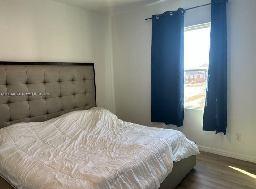 出租: $1,600 (1 贝兹, 1 浴室, 0 平方英尺)