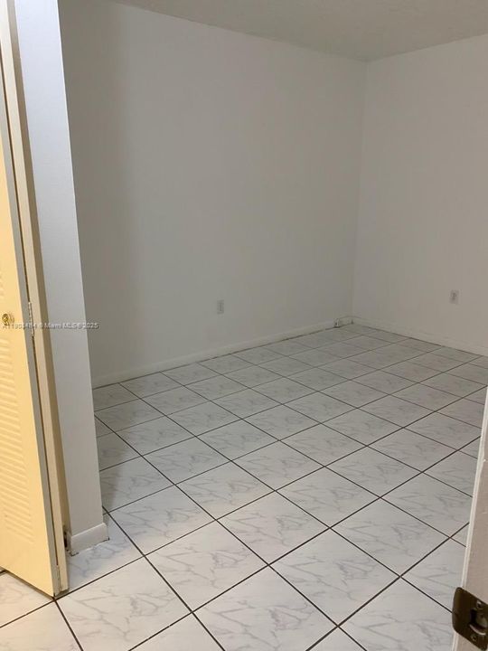 Recently Rented: $2,350 (2 beds, 2 baths, 970 Square Feet)