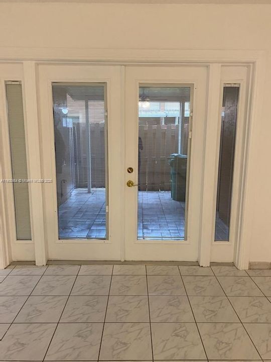 Recently Rented: $2,350 (2 beds, 2 baths, 970 Square Feet)