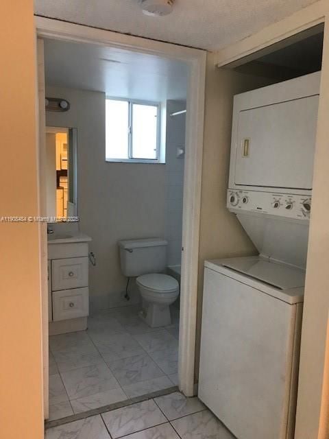 Recently Rented: $2,350 (2 beds, 2 baths, 970 Square Feet)