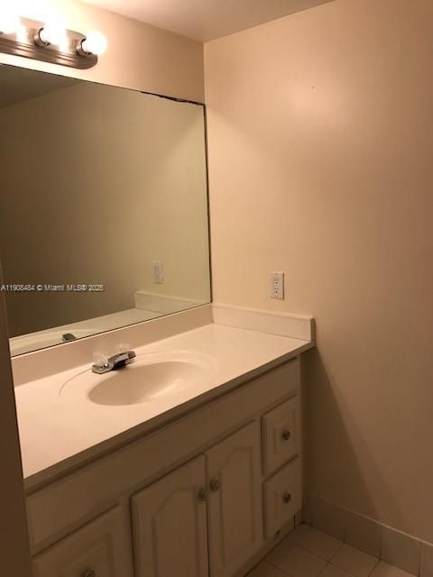 Recently Rented: $2,350 (2 beds, 2 baths, 970 Square Feet)