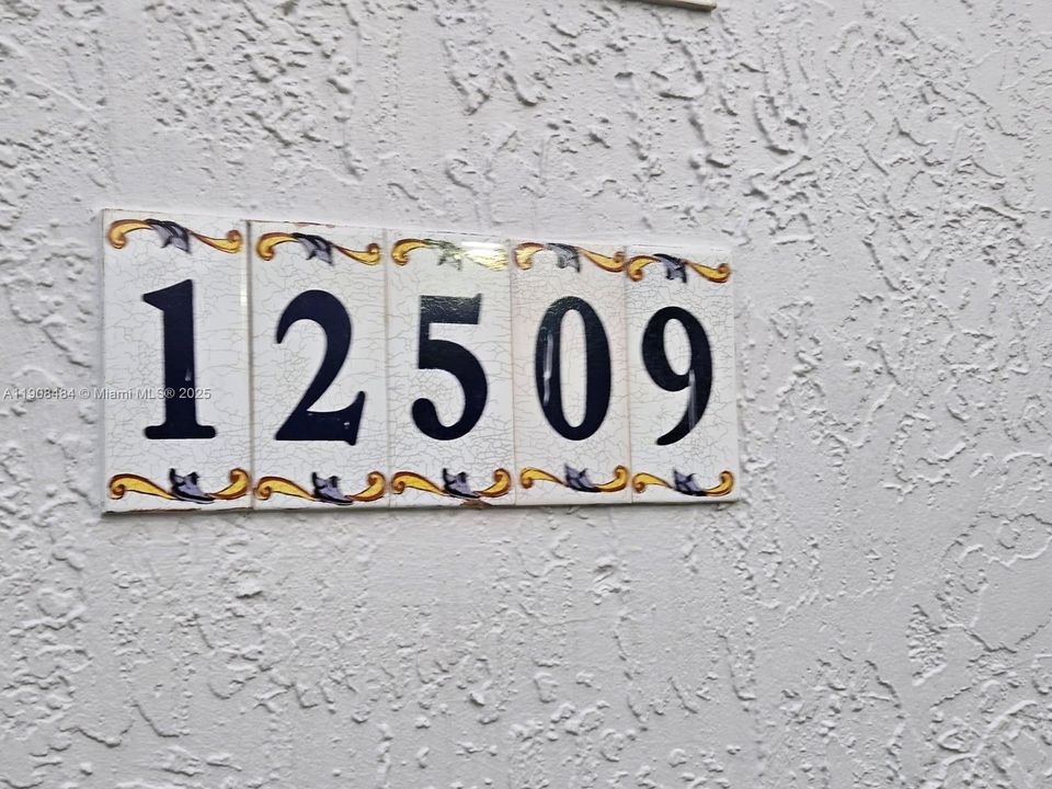 Recently Rented: $2,350 (2 beds, 2 baths, 970 Square Feet)