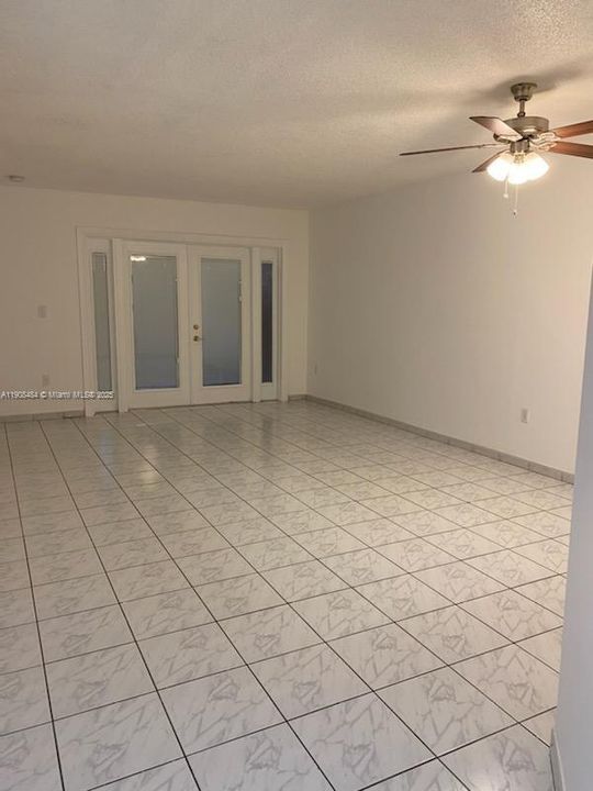 Recently Rented: $2,350 (2 beds, 2 baths, 970 Square Feet)