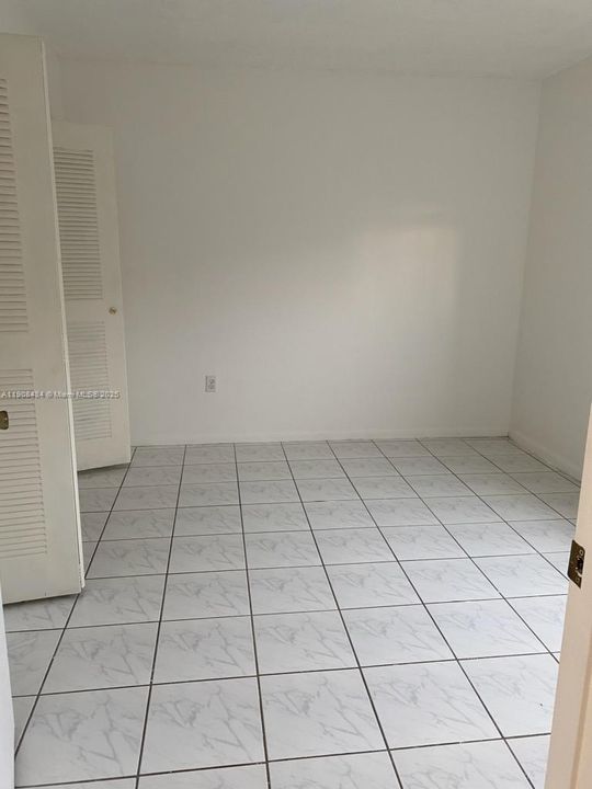 Recently Rented: $2,350 (2 beds, 2 baths, 970 Square Feet)