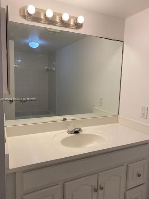 Recently Rented: $2,350 (2 beds, 2 baths, 970 Square Feet)