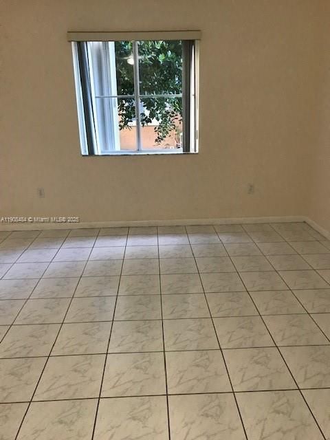 Recently Rented: $2,350 (2 beds, 2 baths, 970 Square Feet)
