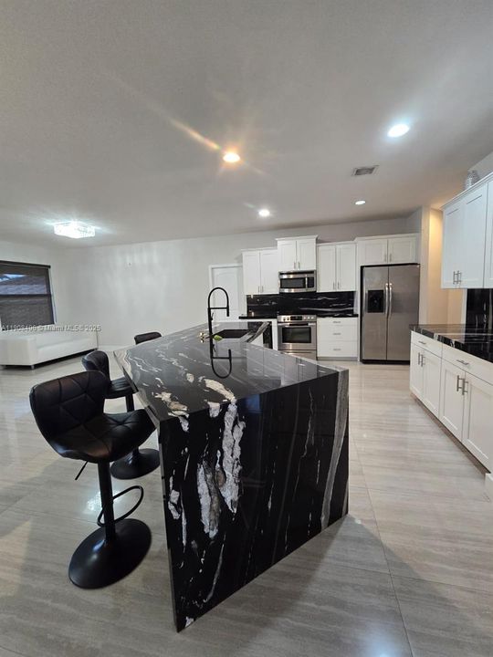 На продажу: $985,000 (3 спален, 2 ванн, 2275 Квадратных фут)