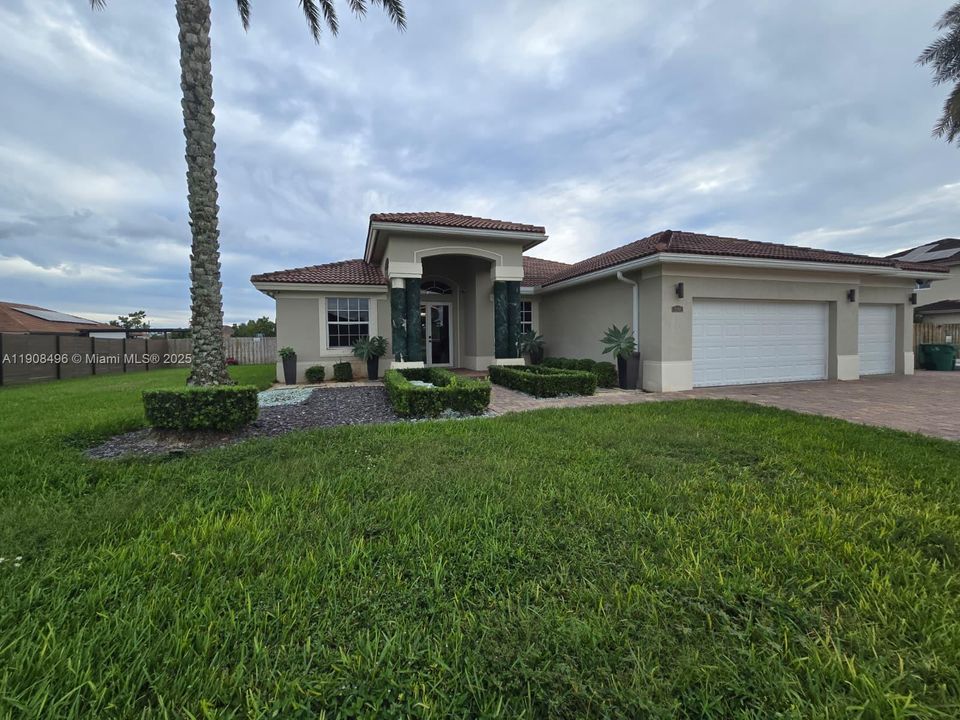 На продажу: $985,000 (3 спален, 2 ванн, 2275 Квадратных фут)