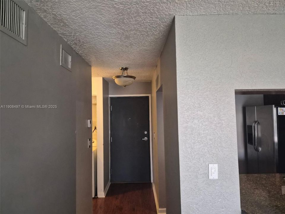 For Sale: $199,000 (1 beds, 1 baths, 800 Square Feet)