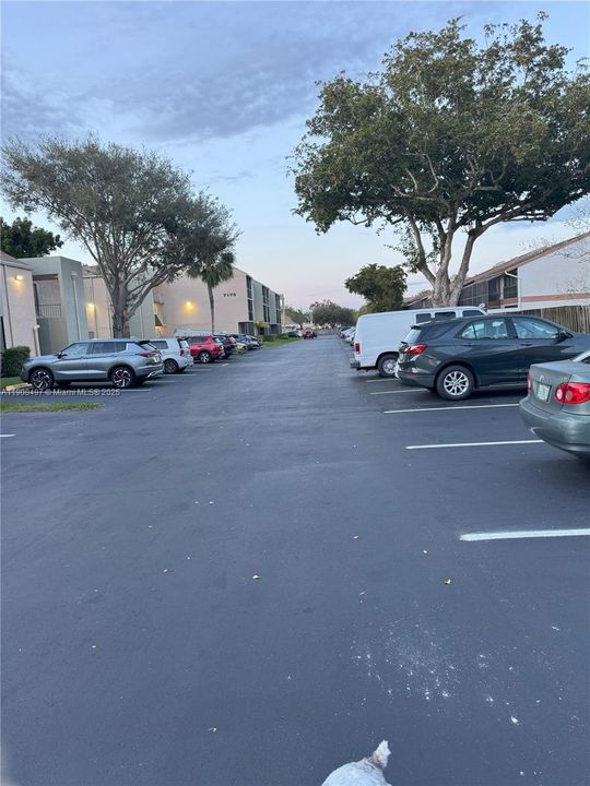 For Sale: $199,000 (1 beds, 1 baths, 800 Square Feet)