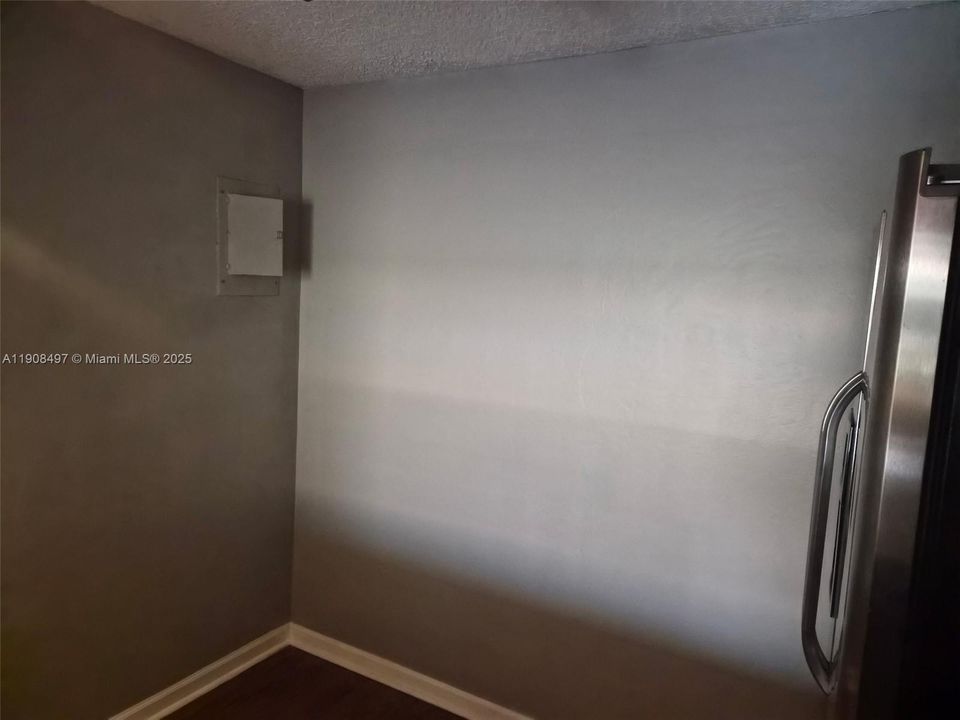 For Sale: $199,000 (1 beds, 1 baths, 800 Square Feet)