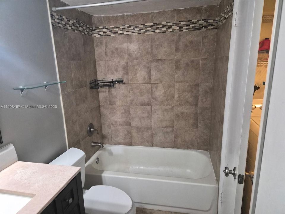For Sale: $199,000 (1 beds, 1 baths, 800 Square Feet)