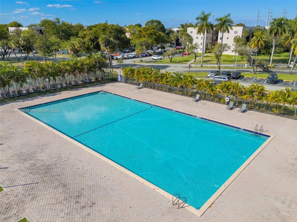 En Venta: $259,900 (2 camas, 2 baños, 965 Pies cuadrados)