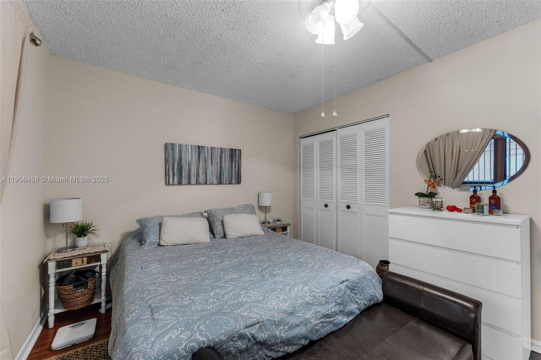 En Venta: $259,900 (2 camas, 2 baños, 965 Pies cuadrados)