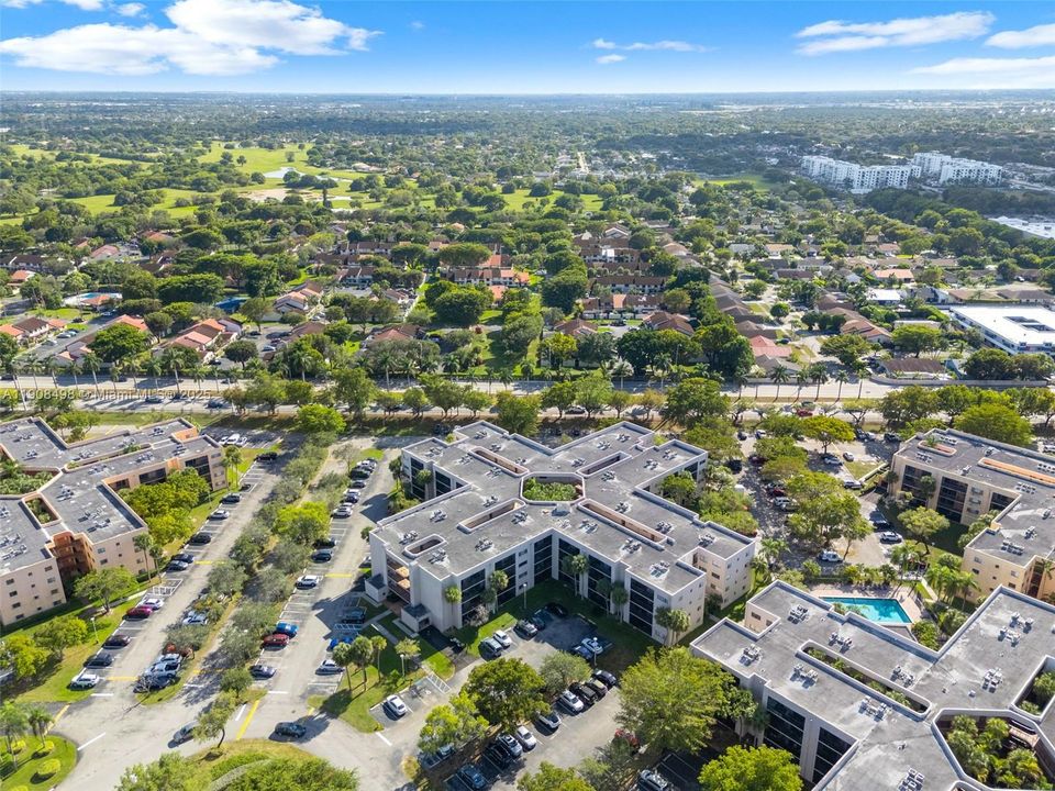 There are swimming pool, clubhouse, basketball & tennis courts,laundry facilities.