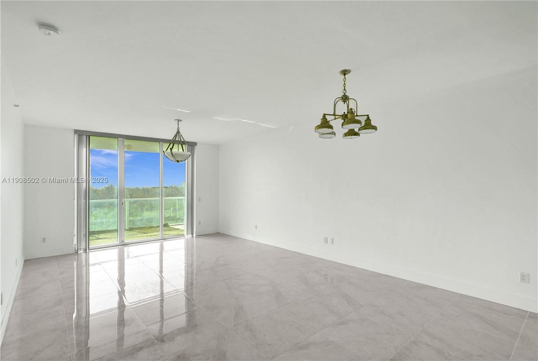 合同活跃: $3,500 (3 贝兹, 3 浴室, 1801 平方英尺)