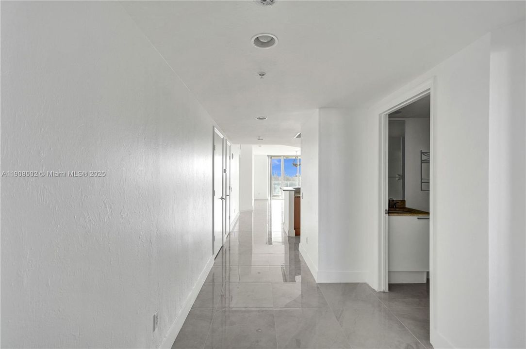 合同活跃: $3,500 (3 贝兹, 3 浴室, 1801 平方英尺)