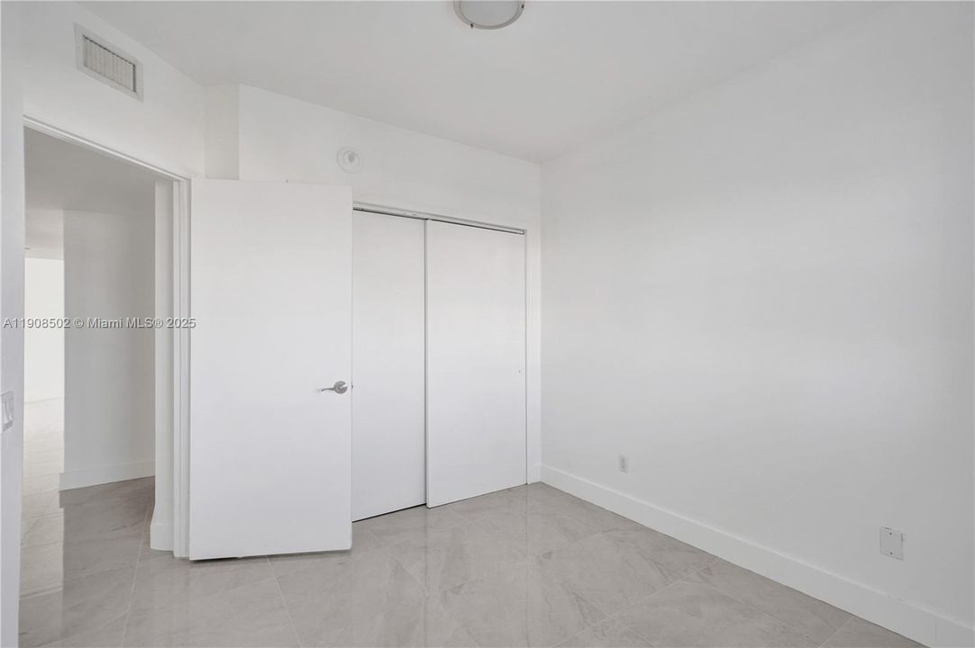 合同活跃: $3,500 (3 贝兹, 3 浴室, 1801 平方英尺)