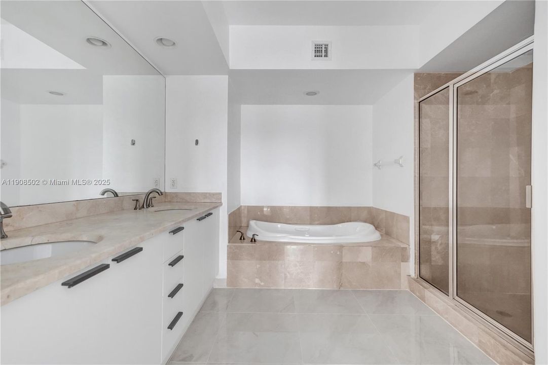 合同活跃: $3,500 (3 贝兹, 3 浴室, 1801 平方英尺)