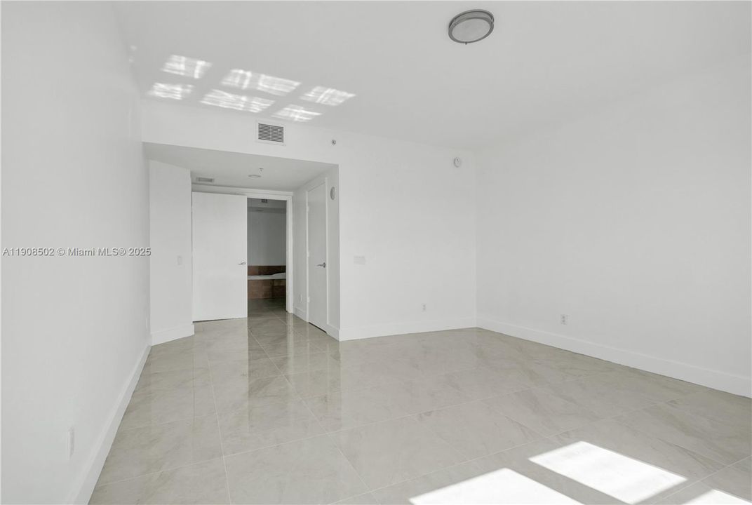 合同活跃: $3,500 (3 贝兹, 3 浴室, 1801 平方英尺)