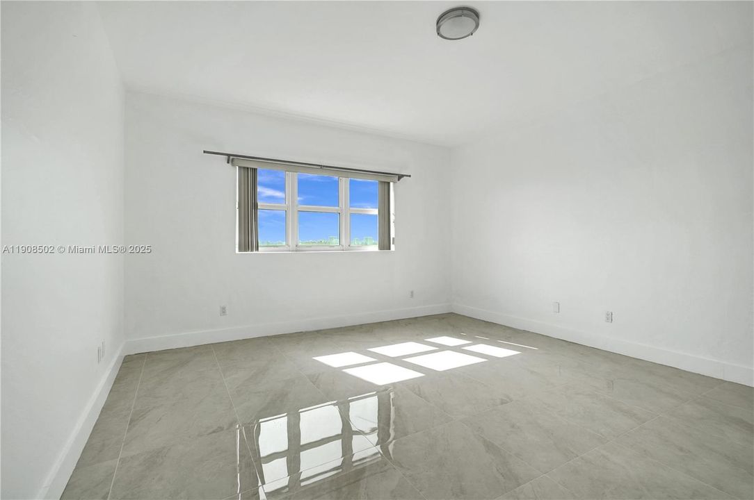 合同活跃: $3,500 (3 贝兹, 3 浴室, 1801 平方英尺)