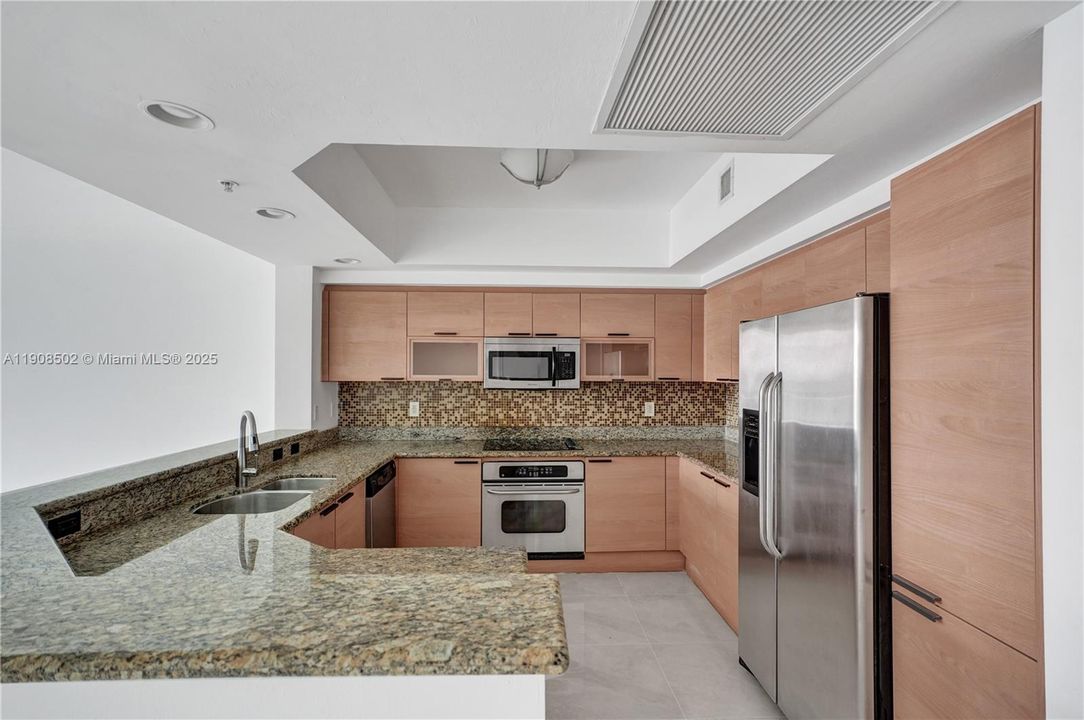 合同活跃: $3,500 (3 贝兹, 3 浴室, 1801 平方英尺)