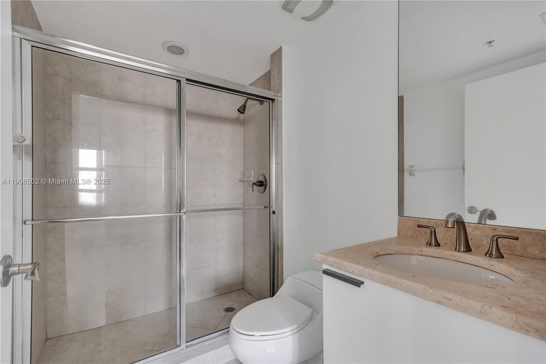 合同活跃: $3,500 (3 贝兹, 3 浴室, 1801 平方英尺)