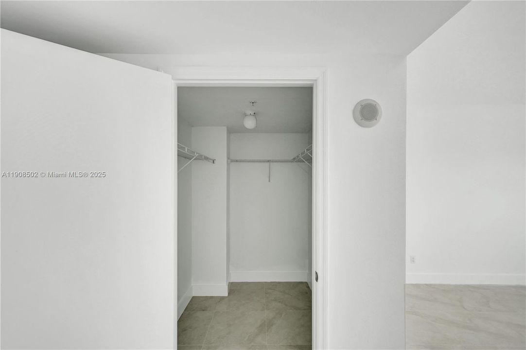 合同活跃: $3,500 (3 贝兹, 3 浴室, 1801 平方英尺)