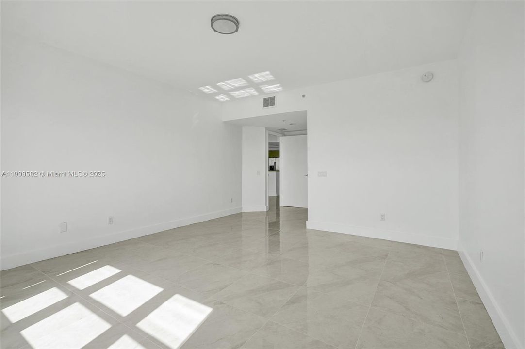 合同活跃: $3,500 (3 贝兹, 3 浴室, 1801 平方英尺)