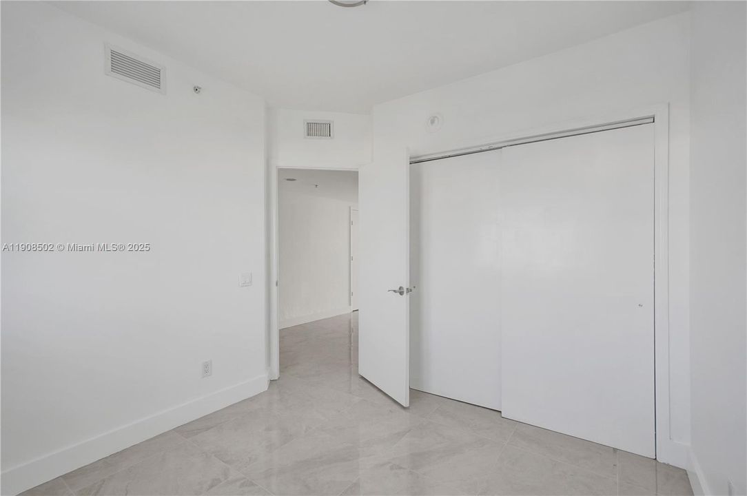 合同活跃: $3,500 (3 贝兹, 3 浴室, 1801 平方英尺)