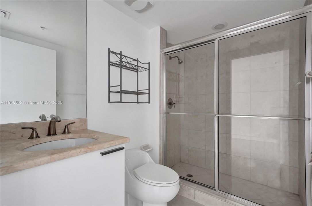 合同活跃: $3,500 (3 贝兹, 3 浴室, 1801 平方英尺)