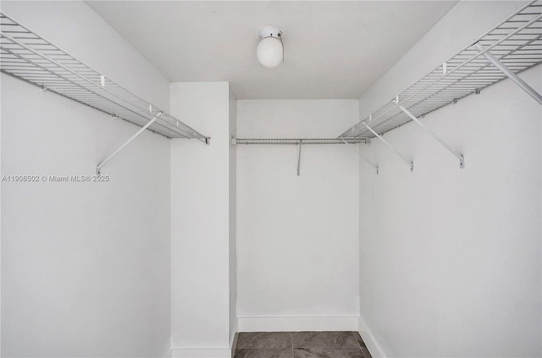 合同活跃: $3,500 (3 贝兹, 3 浴室, 1801 平方英尺)