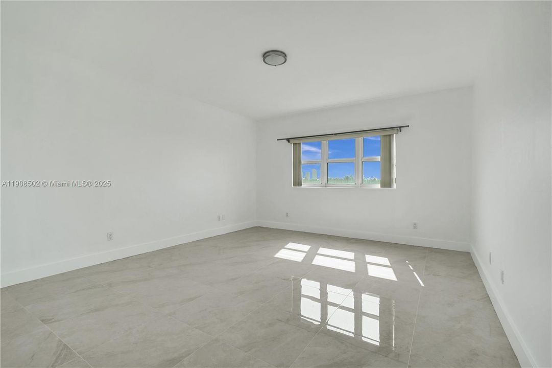 合同活跃: $3,500 (3 贝兹, 3 浴室, 1801 平方英尺)