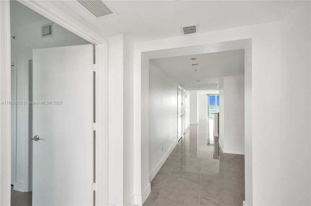 合同活跃: $3,500 (3 贝兹, 3 浴室, 1801 平方英尺)