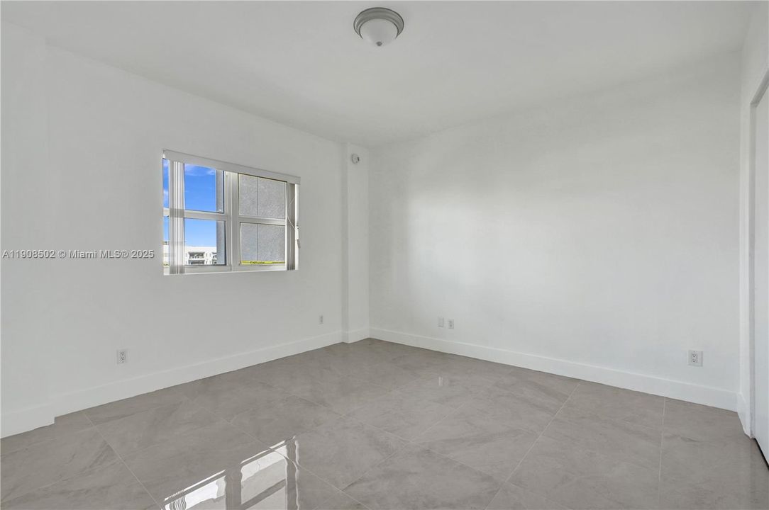 合同活跃: $3,500 (3 贝兹, 3 浴室, 1801 平方英尺)