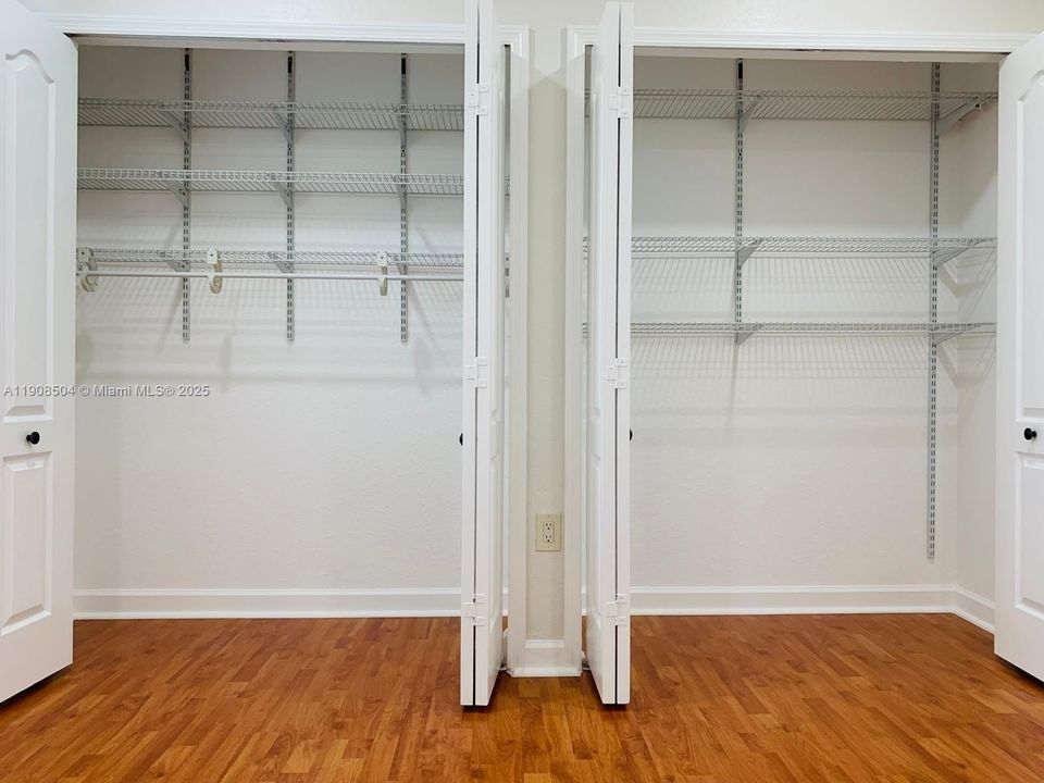 Active With Contract: $2,299 (2 beds, 2 baths, 1030 Square Feet)