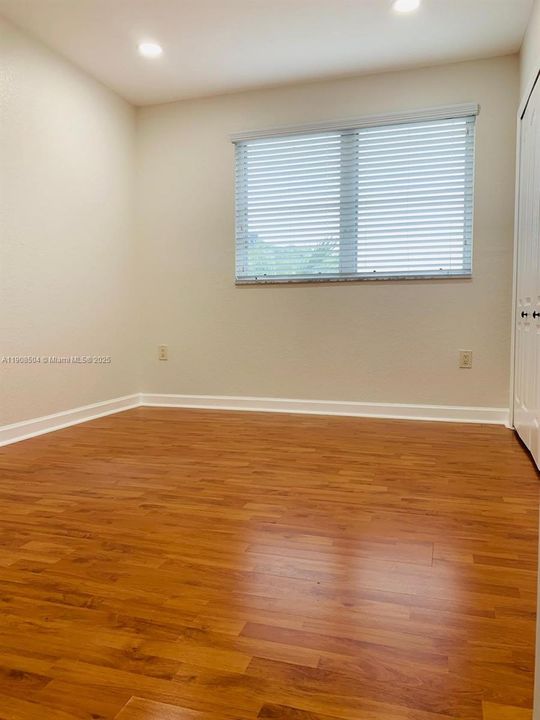 Active With Contract: $2,299 (2 beds, 2 baths, 1030 Square Feet)