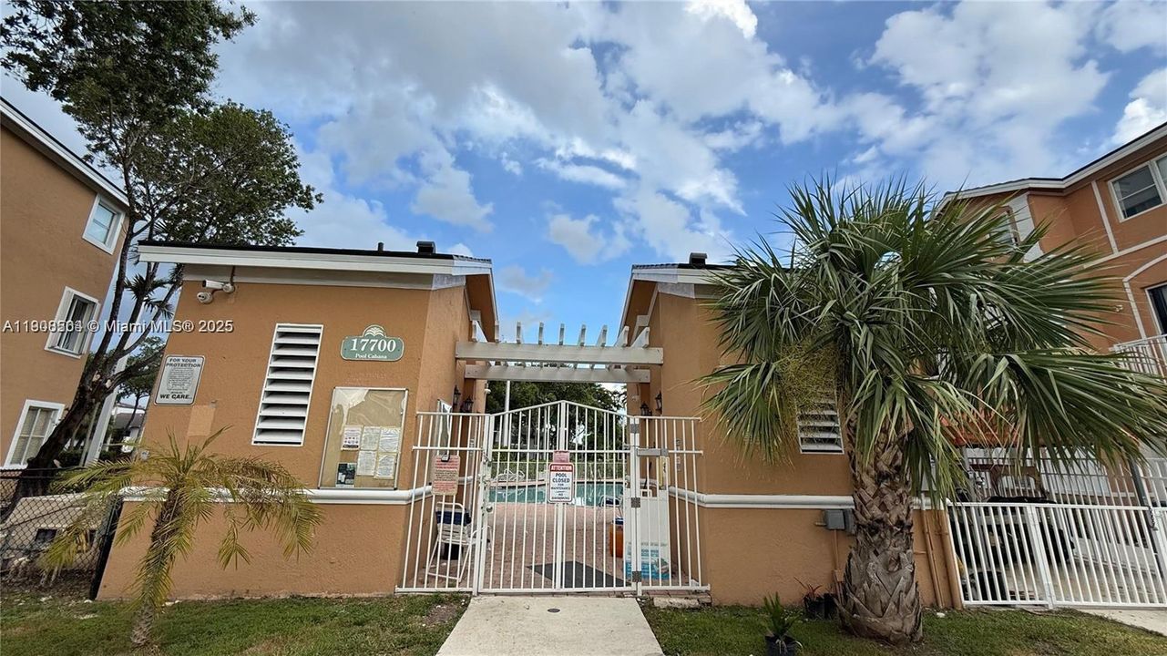 Active With Contract: $2,299 (2 beds, 2 baths, 1030 Square Feet)